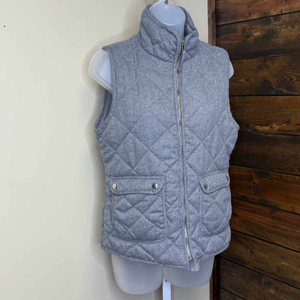 Thread & Supply Size M Women's Quilted Gray Vest